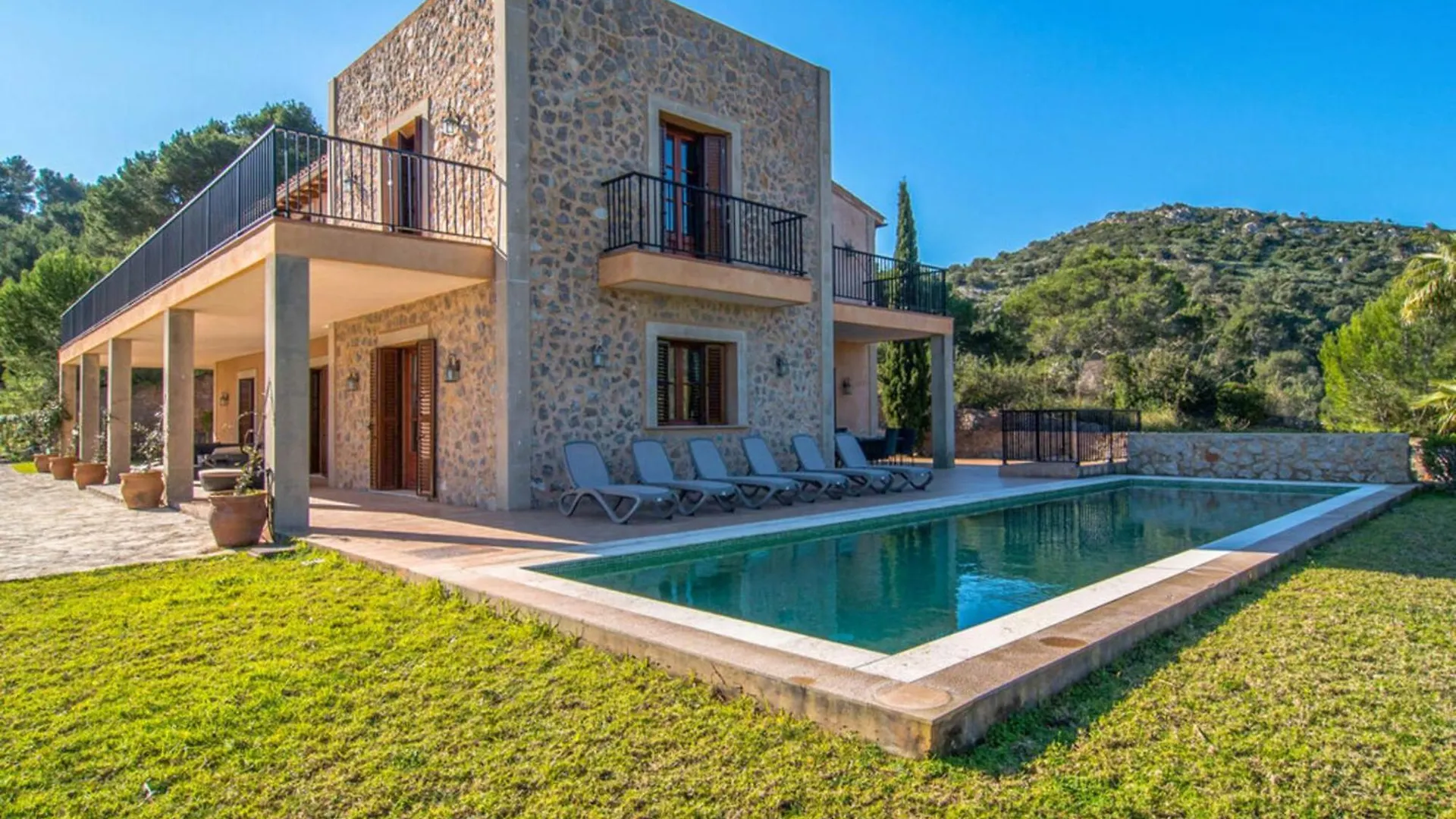 Dues Villa Manacor  0*, Manacor (Mallorca) Spain